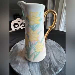 Vintage Daffodils Pitcher w/ Gold Thorn Handle - 9” Tall‎